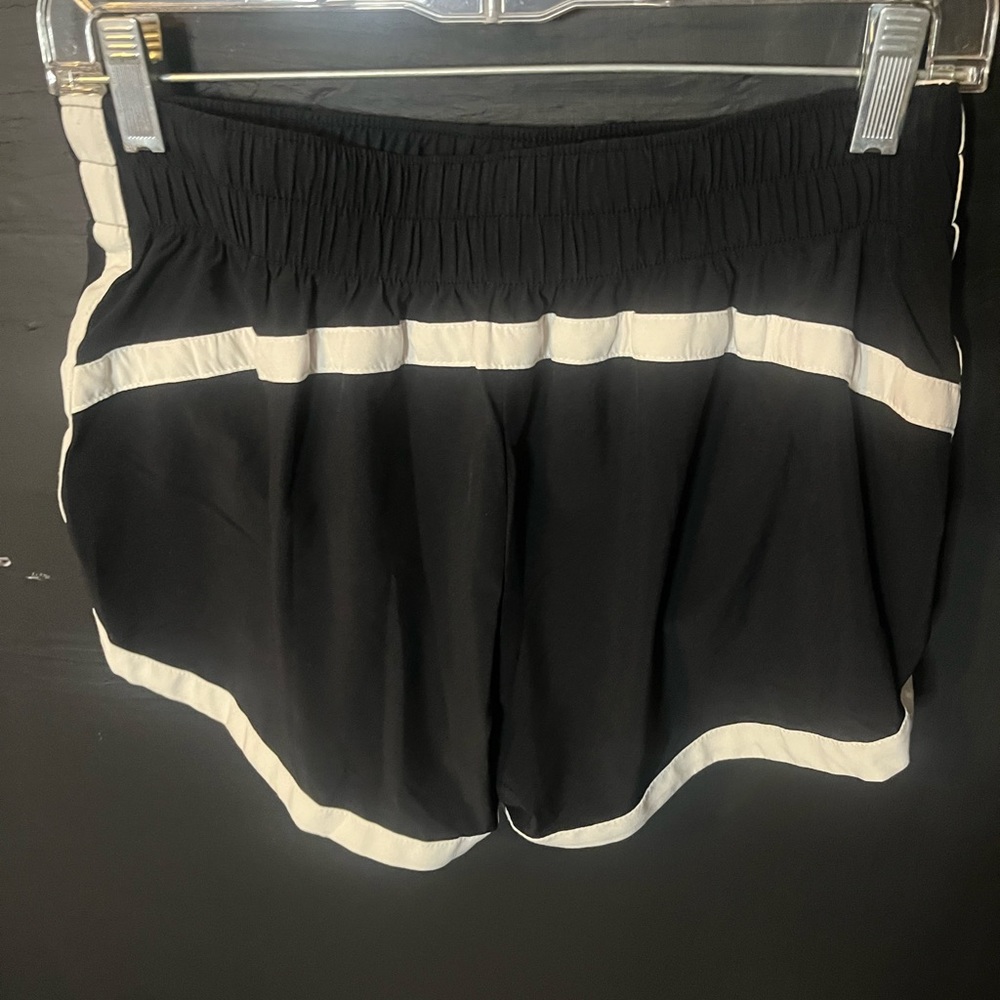 Gap fit workout shorts - Picture 5 of 5